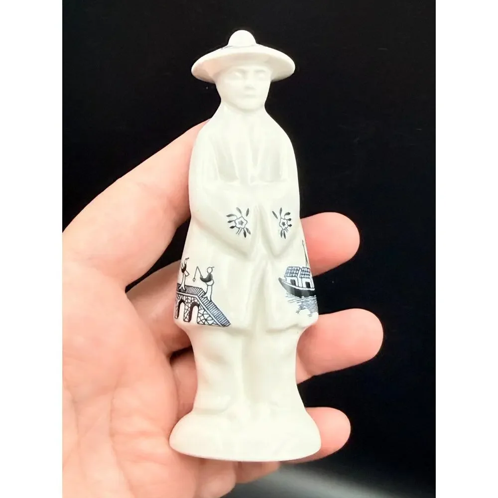 Vintage Churchill England Blue Willow Figural Salt & Pepper Shakers Chinoiserie